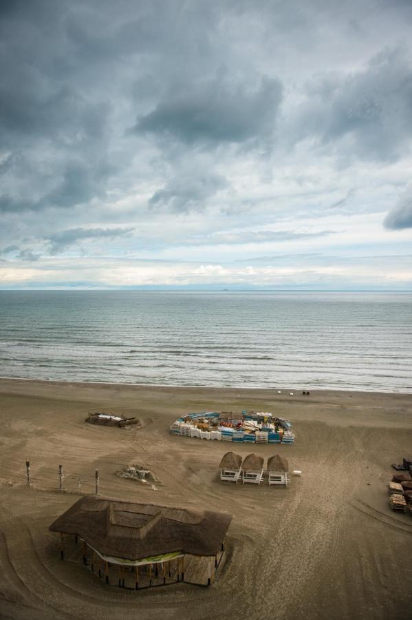 Luxury Promenada Apartment - Frontal Beachfront Mamaia Nord Năvodari 외부 사진