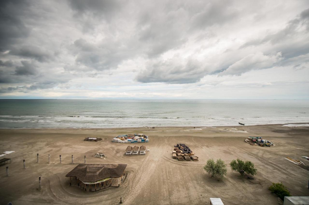 Luxury Promenada Apartment - Frontal Beachfront Mamaia Nord Năvodari 외부 사진