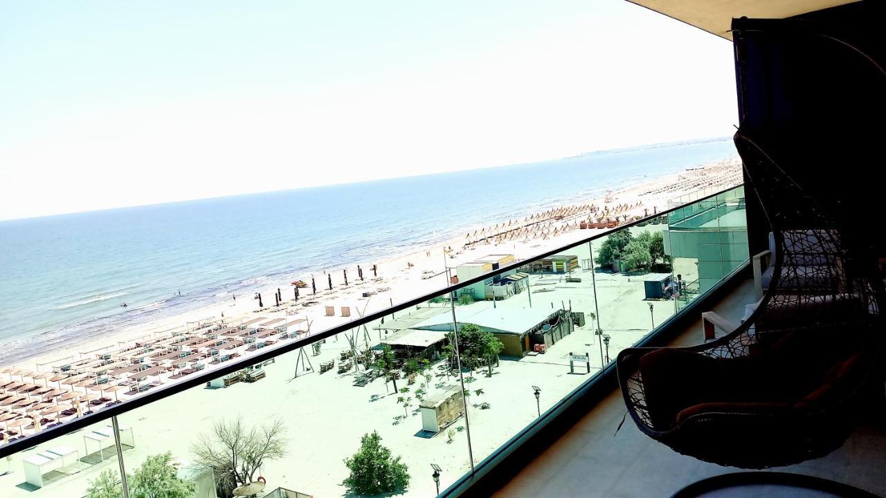 Luxury Promenada Apartment - Frontal Beachfront Mamaia Nord Năvodari 외부 사진